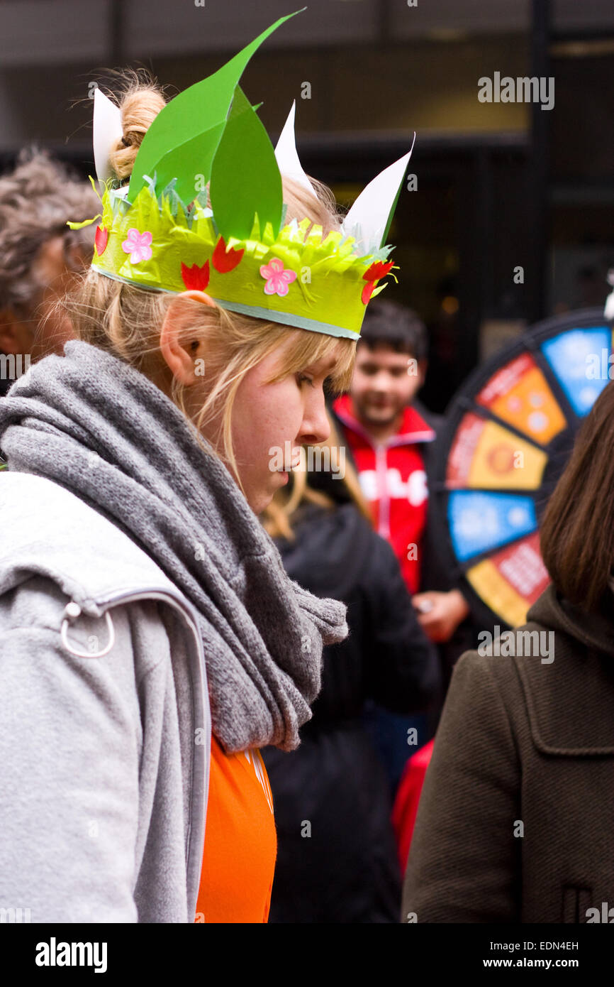 Londra - Febbraio 12th: Unidentified concorrenti al grande pancake spitalfield gara il 12 febbraio 2013 a Londra, U Foto Stock