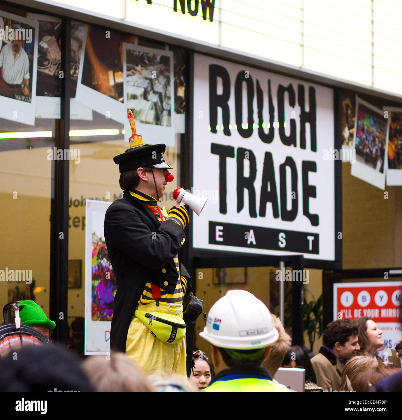 Londra - Febbraio 12th: Unidentified concorrenti al grande pancake spitalfield gara il 12 febbraio 2013 a Londra, U Foto Stock