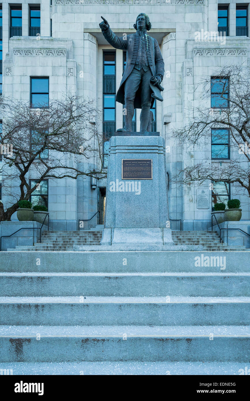 Statua di il Capitano George Vancouver a Vancouver City Hall, Vancouver, British Columbia, Canada, Foto Stock