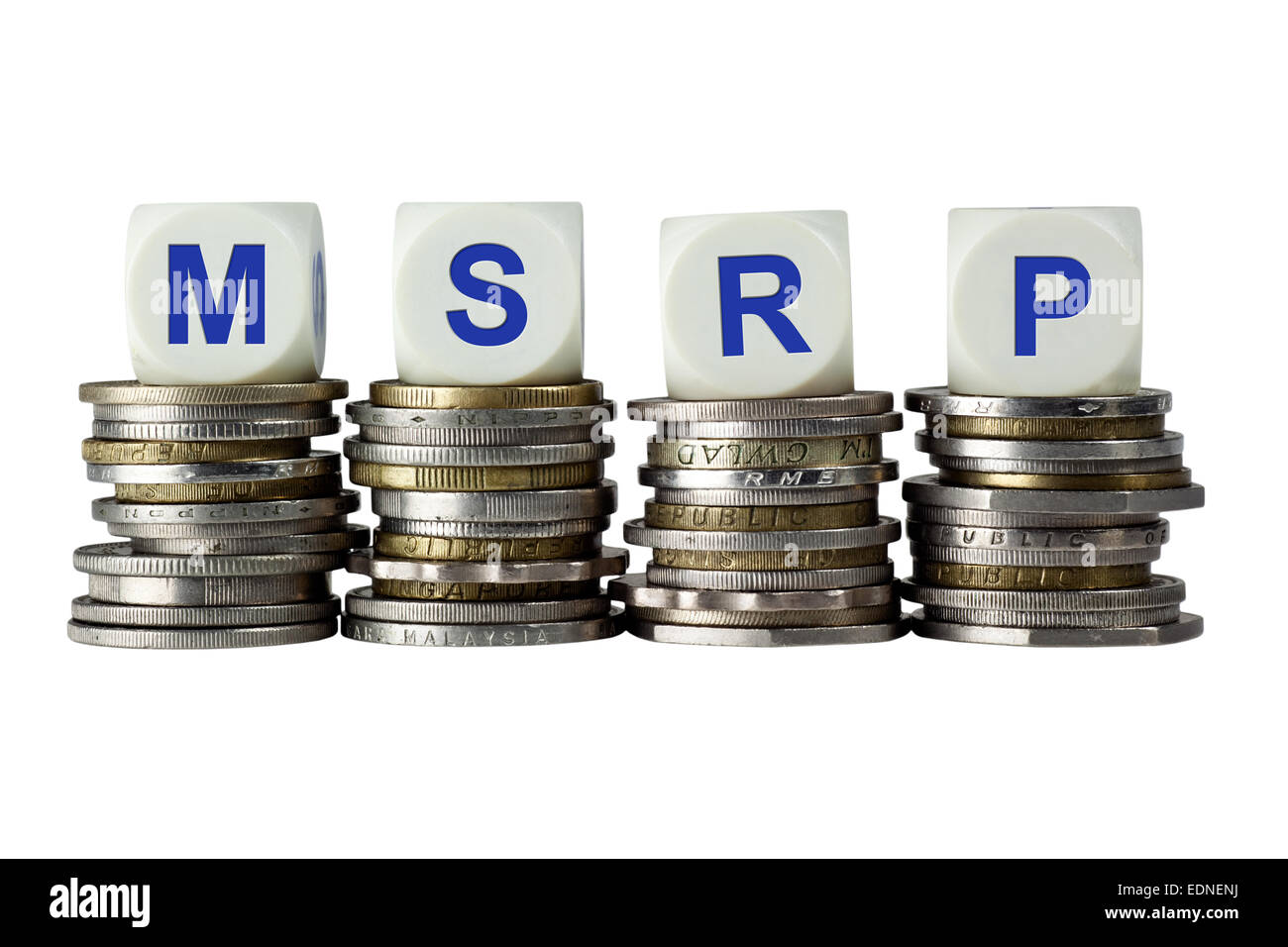 Pile di monete con le lettere MSRP isolati su sfondo bianco Foto Stock