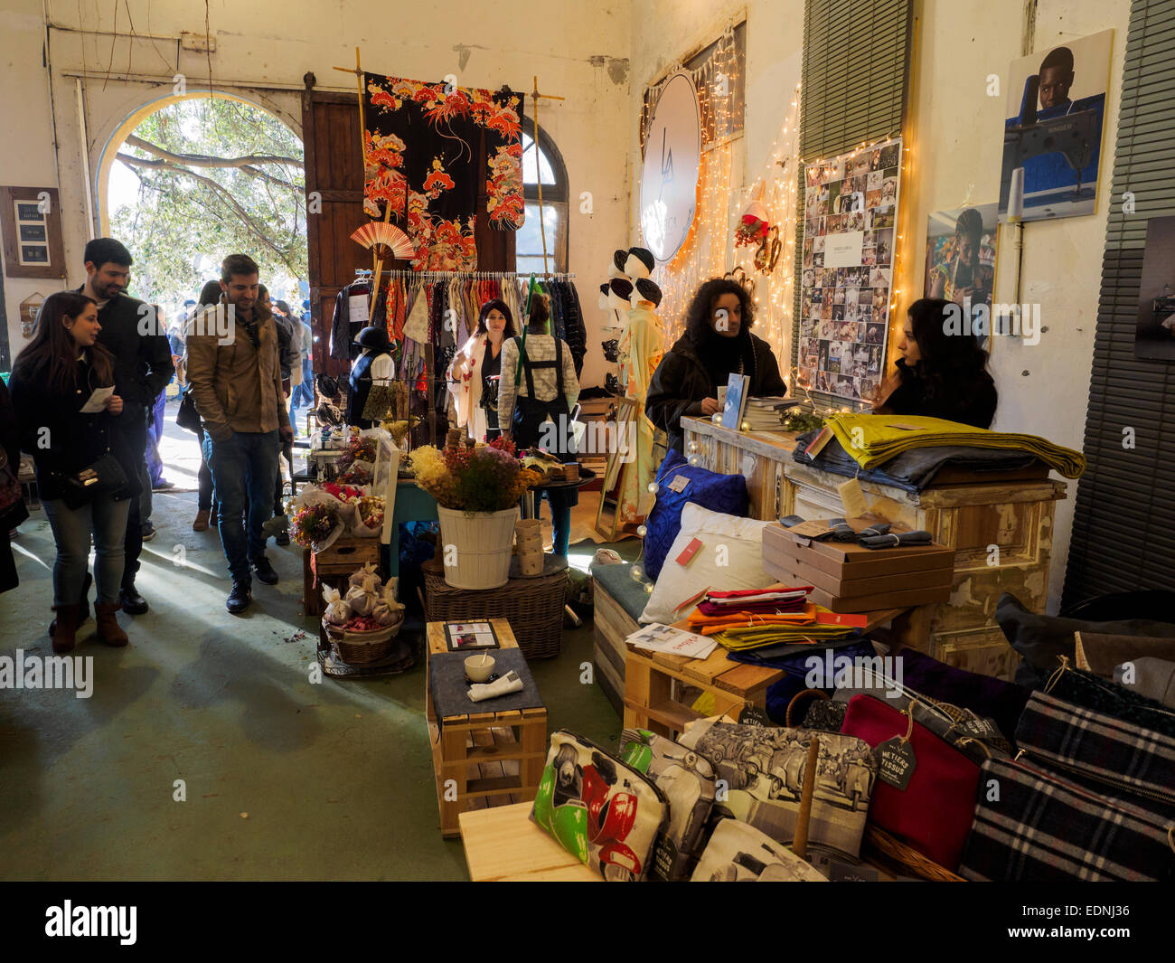 Palo Alto mercato su un vecchio edificio industriale nel quartiere Poblenou, Barcellona, Spagna Foto Stock