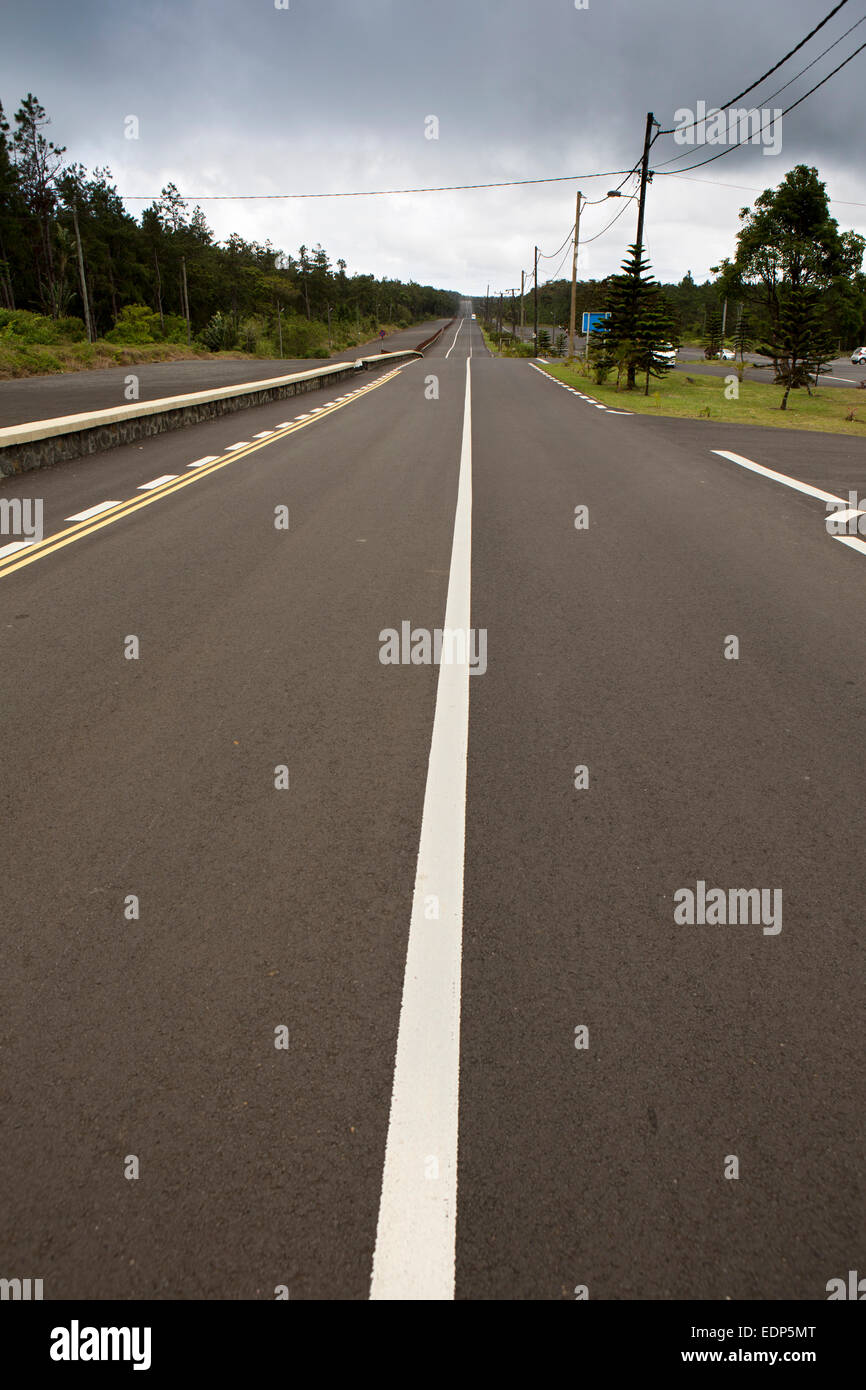 Mauritius Grand Bassin, strada ampia avvicinando Ganga Talao lago sacro e Tempio di Shiva Foto Stock