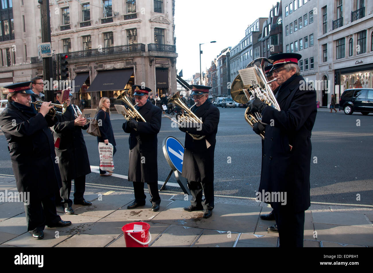 Londra. Natale 2014. Esercito della salvezza fascia giocare in Regent Street Foto Stock