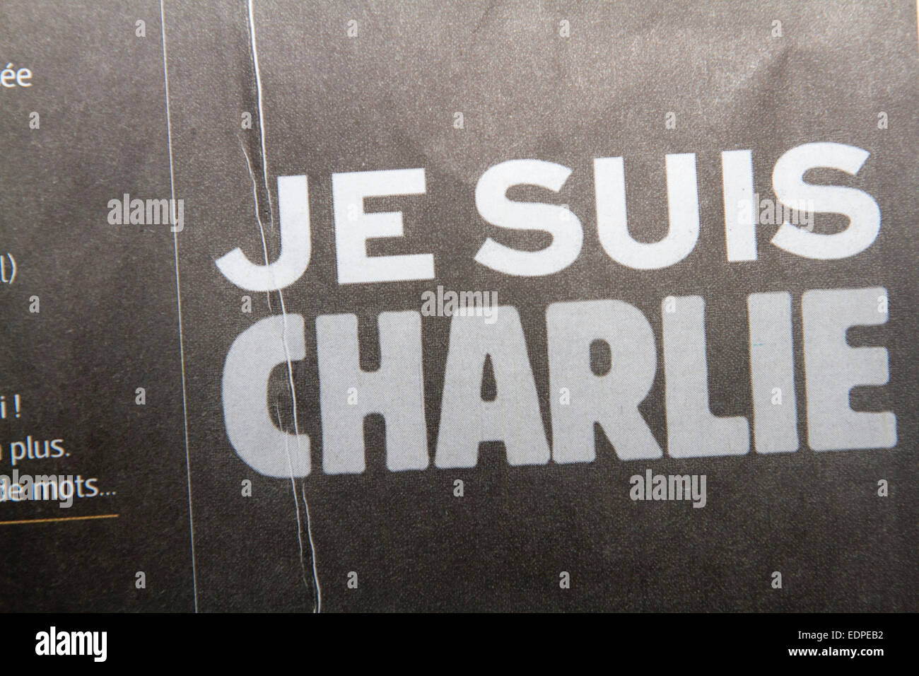 Londra, UK. 8 gennaio 2015. Giornale francese di reazione dopo gli attacchi contro gli uffici del giornale satirico francese rivista Charlie Hebdo che è costato la vita di redazione e di funzionari di polizia Credito: amer ghazzal/Alamy Live News Foto Stock