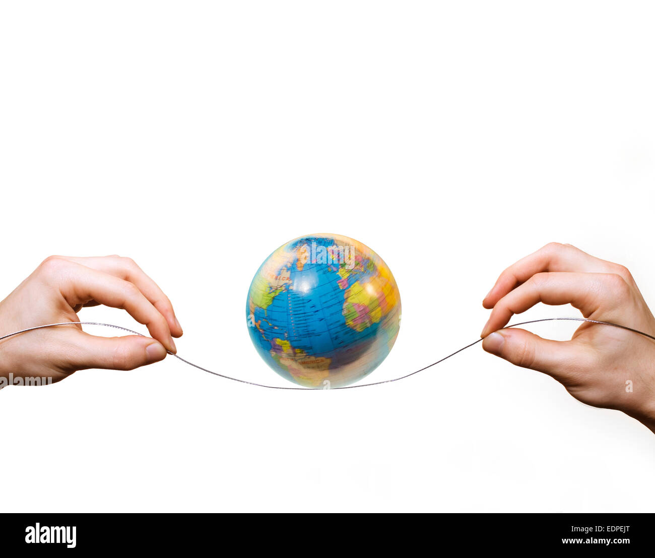 Bilanciamento del globo su highwire tightrope Foto Stock