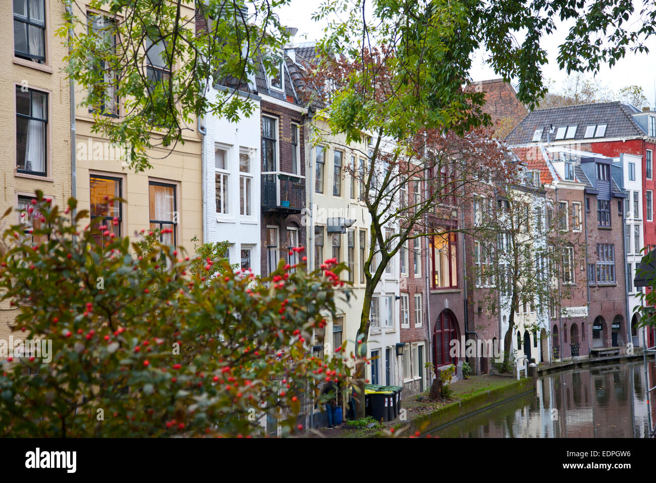 Vista in case vicino al Canal a Utrecht, Paesi Bassi Foto Stock