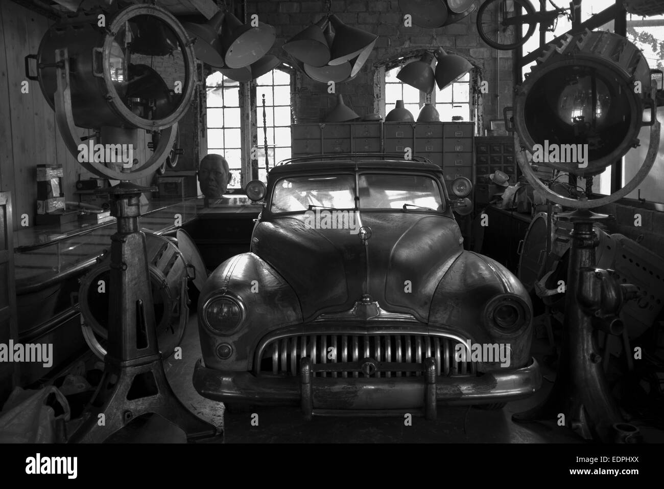 Il vecchio diritto Buick Classic American Automobile Automobile nel Garage Foto Stock