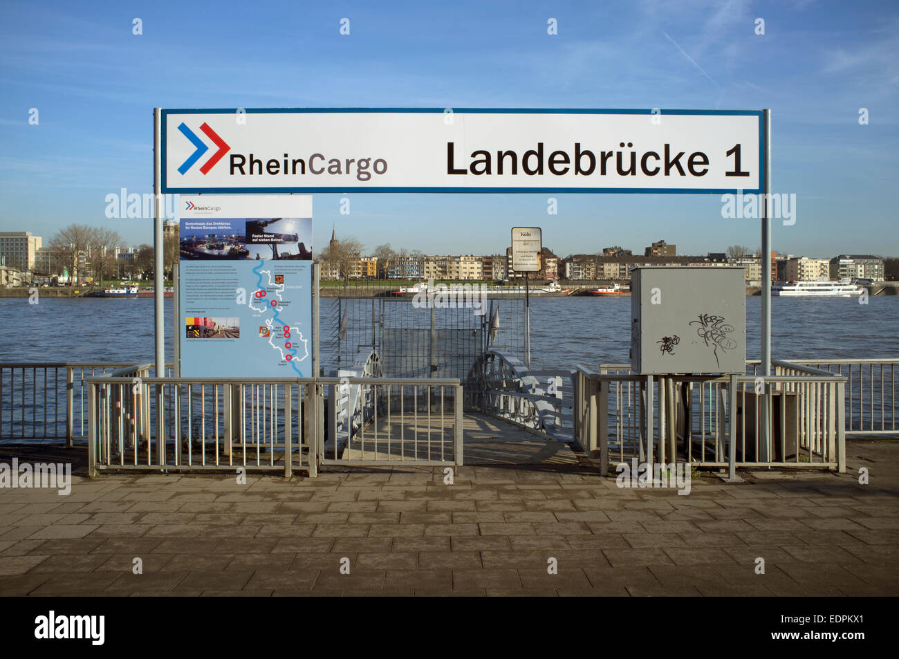 Rhein Landebrucke Cargo (ponte di terra) Colonia Germania Foto Stock