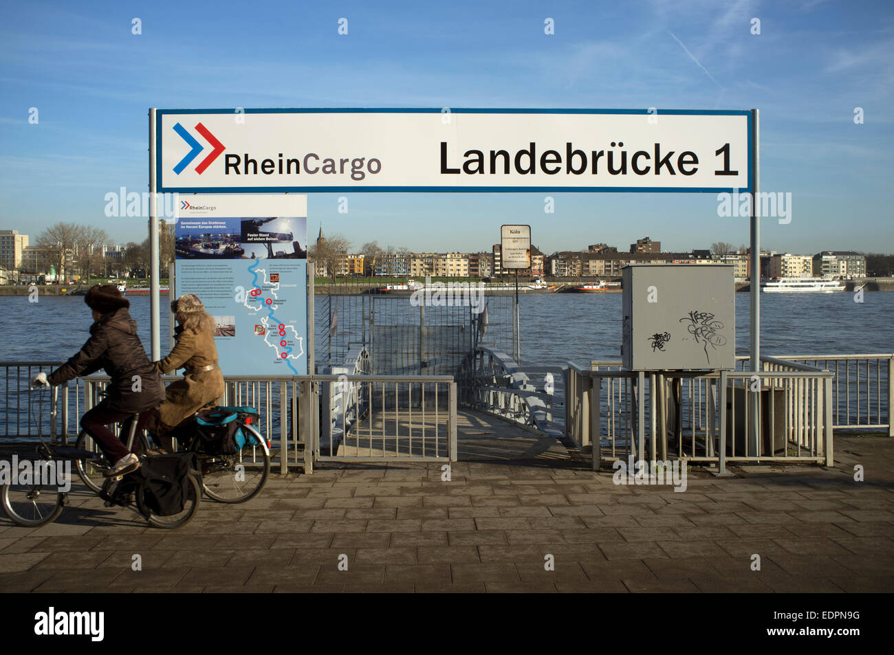Rhein Landebrucke Cargo (ponte di terra) Colonia Germania Foto Stock