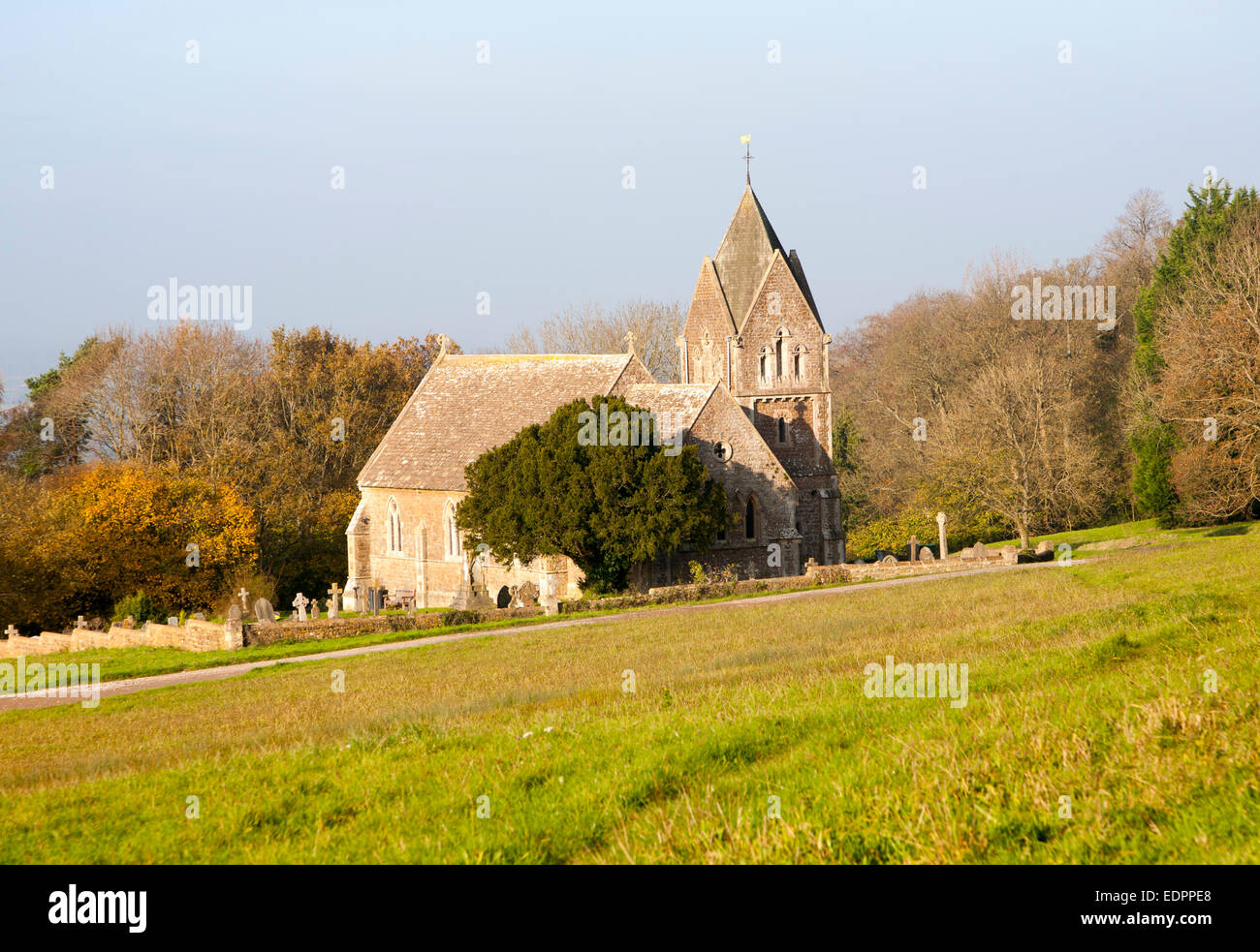 Rural chiesa di Sant'Anna in piedi da solo al Colle Bowden, Wiltshire, Inghilterra, Regno Unito Foto Stock