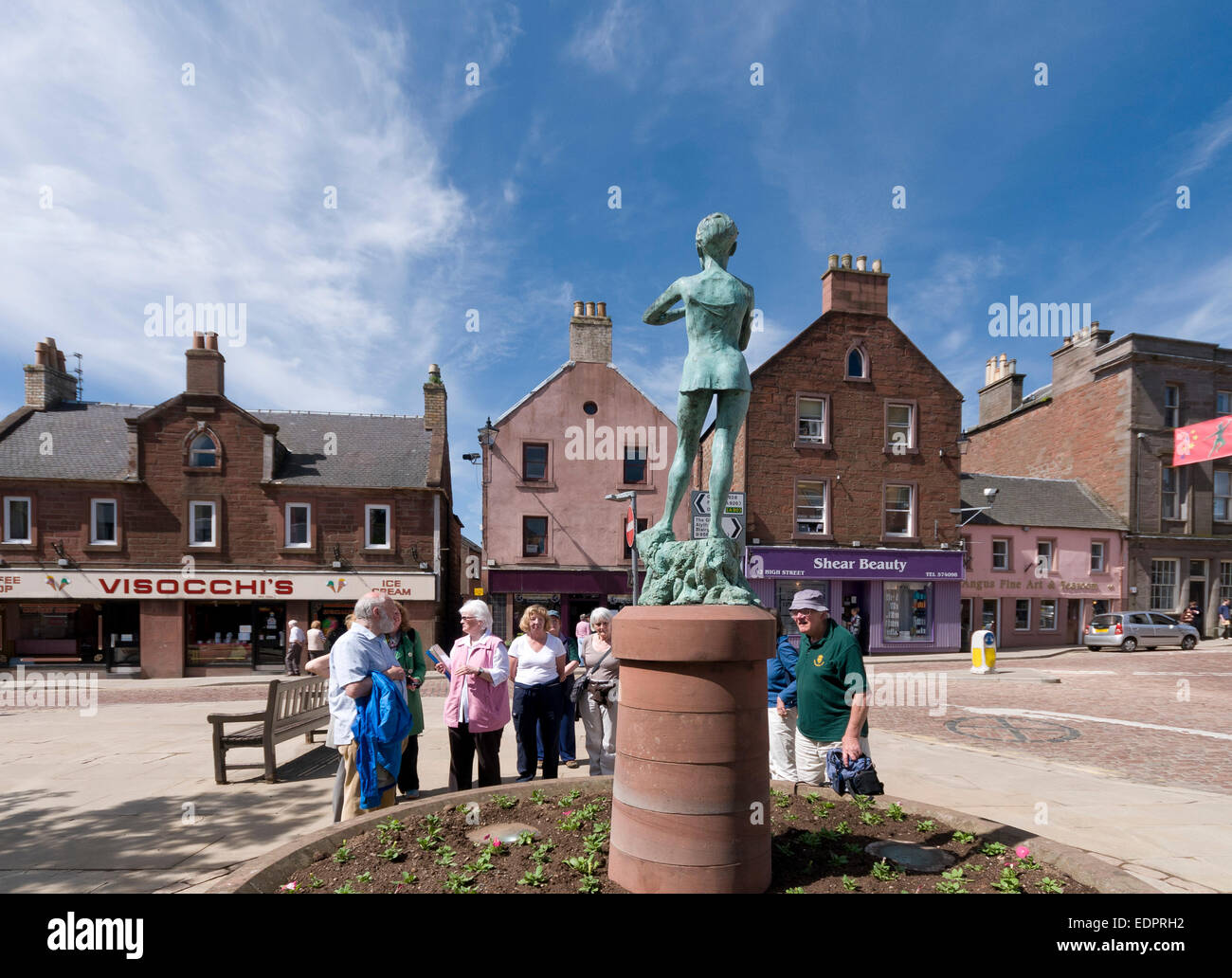 Peter Pan scultura in bronzo monumento a Kirriemuir Foto Stock