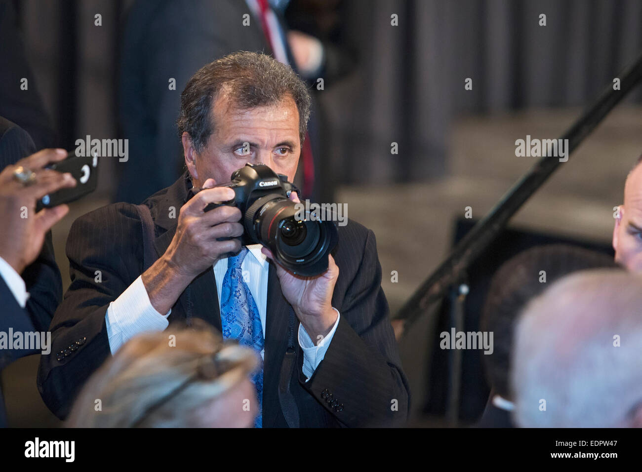 Wayne, Michigan - la Casa Bianca fotografo Pete Souza al lavoro durante un aspetto dal Presidente Obama a Ford fabbrica. Foto Stock