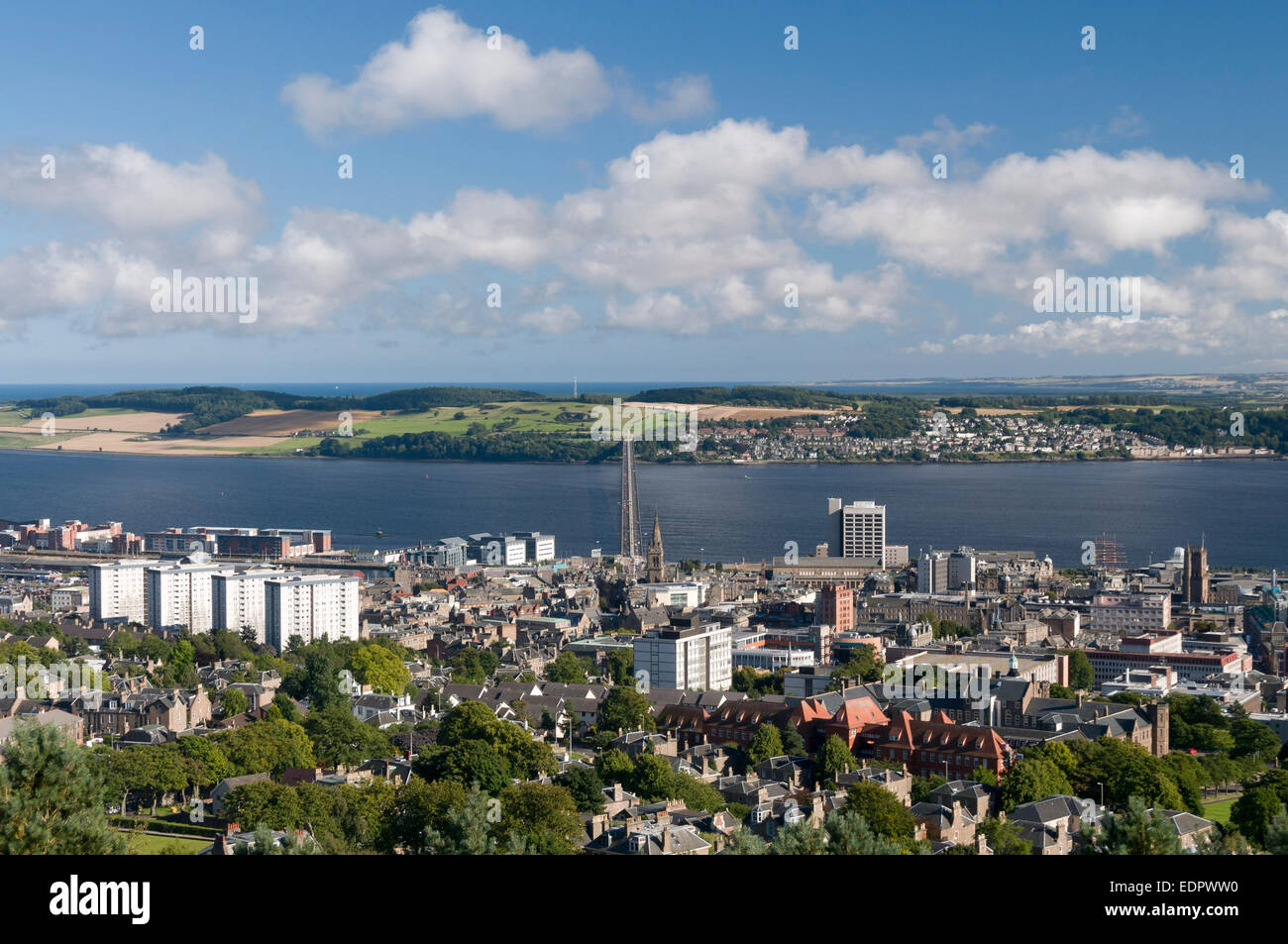 Vista città vista tay estuario alto appartamenti dundee angus Foto Stock