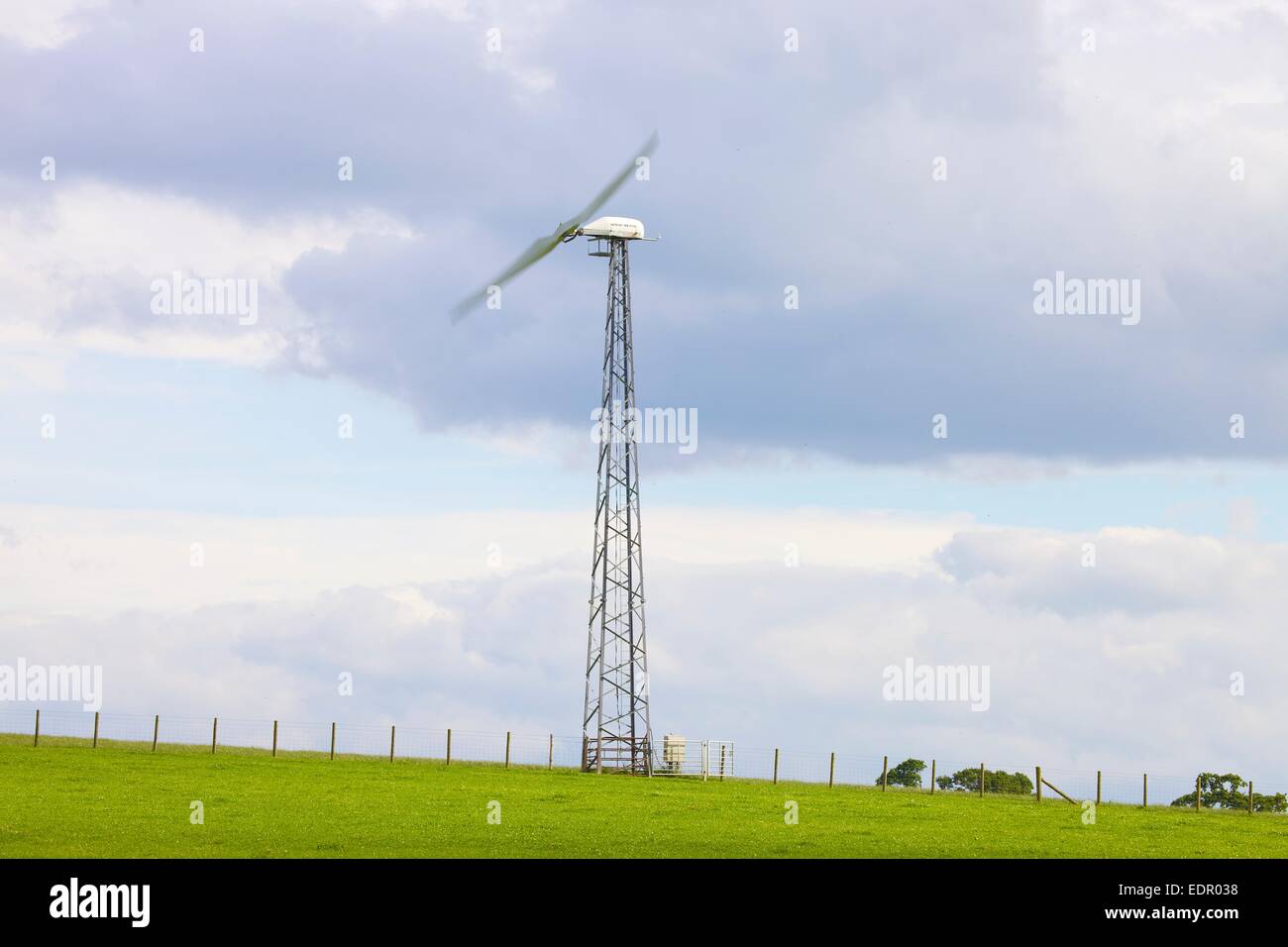 Le turbine eoliche a lato Barrock Farm, Carlisle, Cumbria, Inghilterra, Regno Unito. Foto Stock