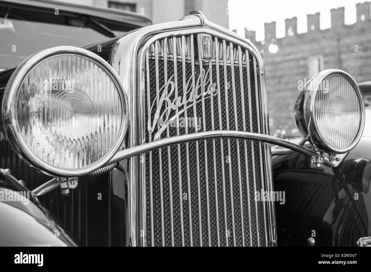 VERONA, Italia - 6 gennaio: Classic vintage auto. Benaco Classic Automobile Club organizza un raduno chiamato 'strega del poliziotto' su Foto Stock