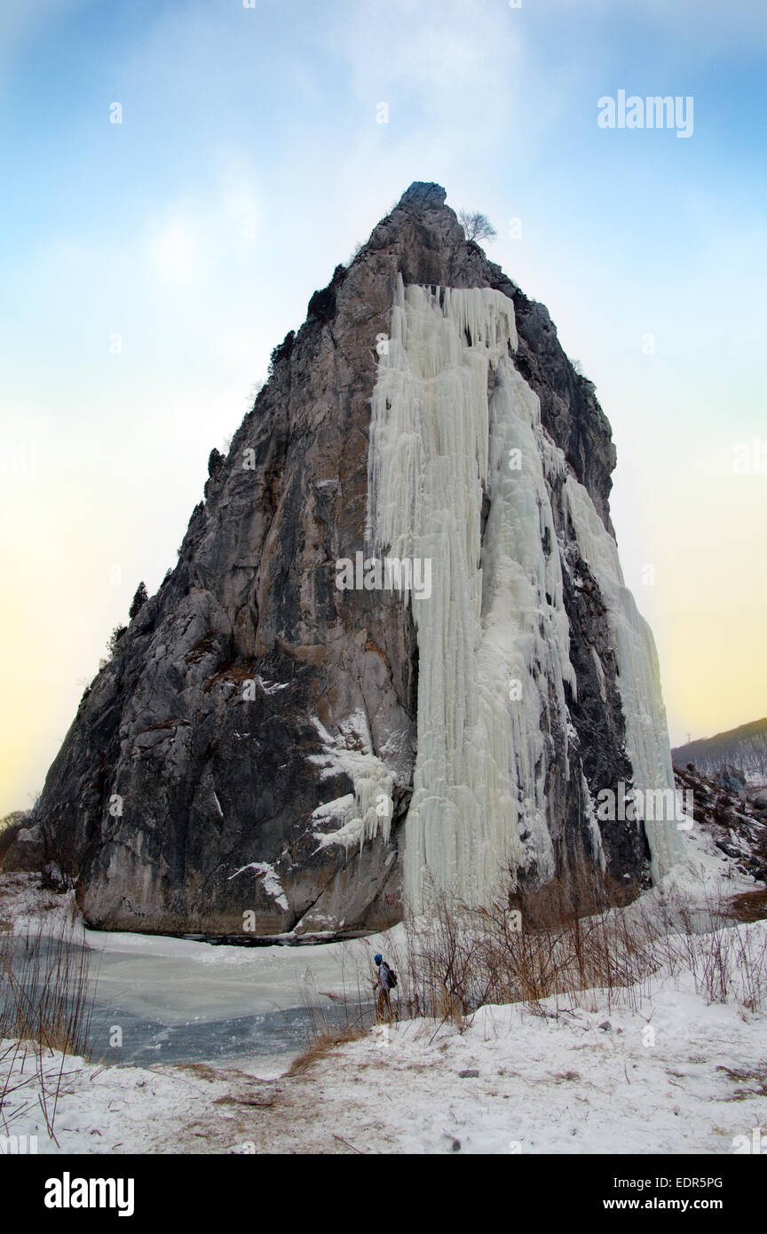 Attrezzate arrampicatori per treno sul ghiaccio, Russia, di Primorye Foto Stock