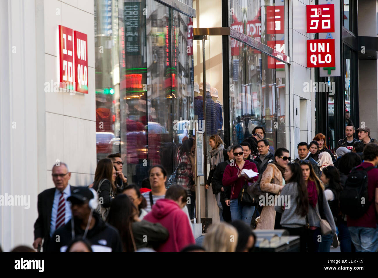 Un Uniqlo abbigliamento retail store nel centro cittadino di San Francisco, California. Foto Stock