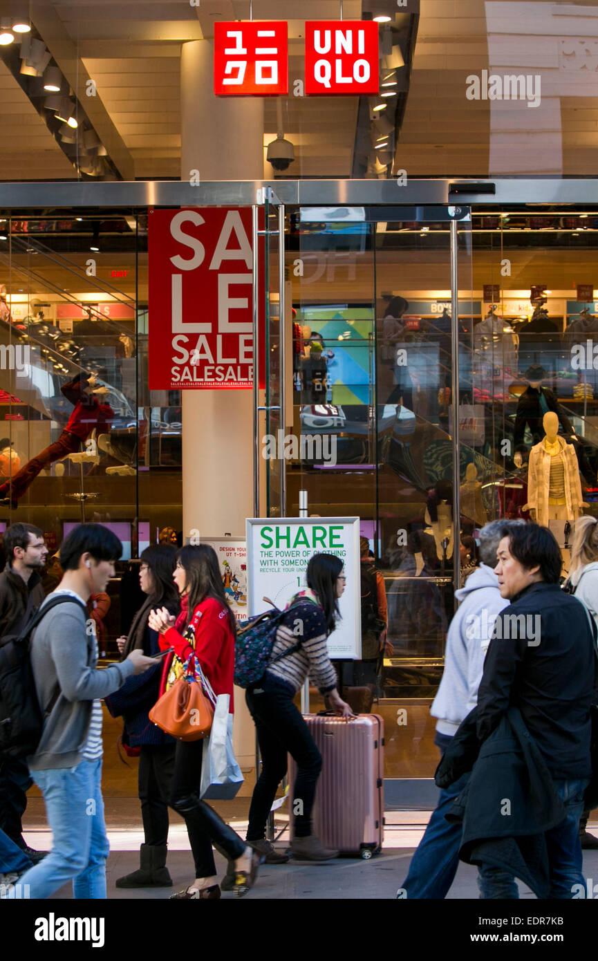 Un Uniqlo abbigliamento retail store nel centro cittadino di San Francisco, California. Foto Stock