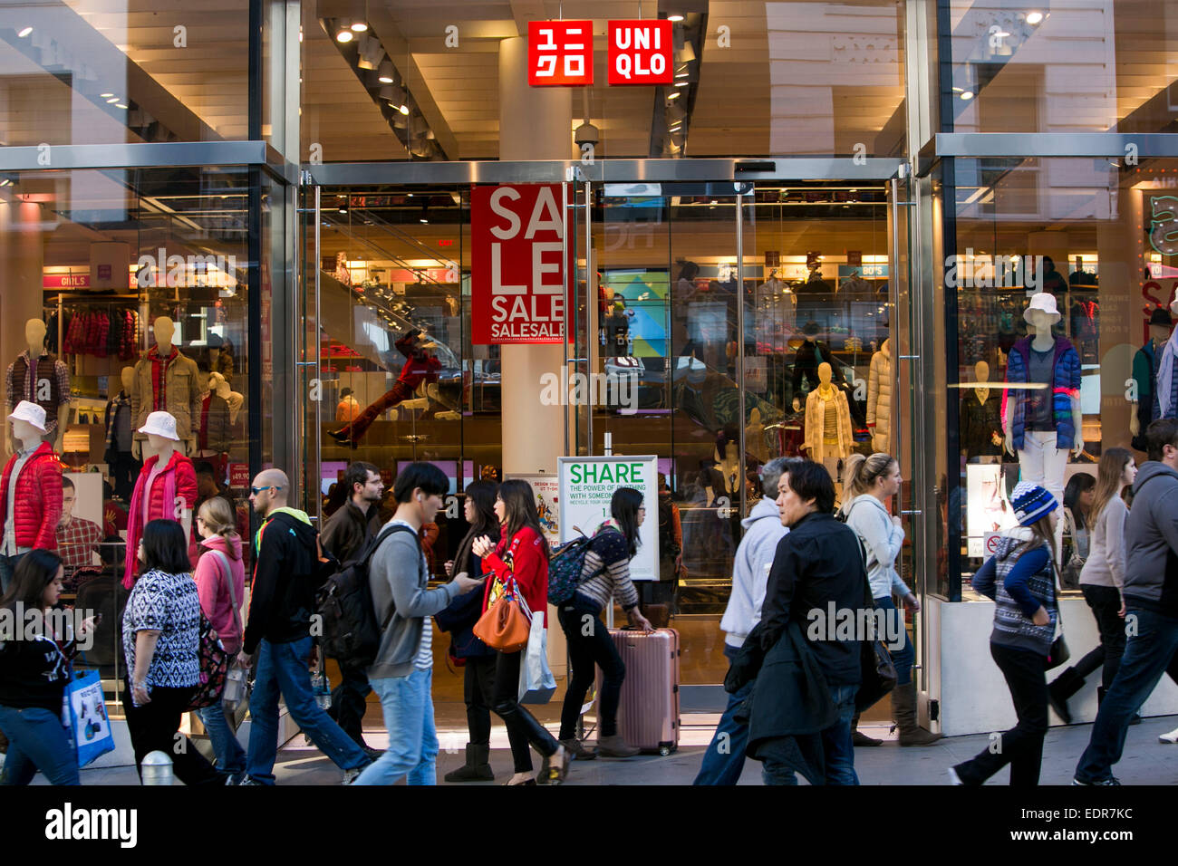 Un Uniqlo abbigliamento retail store nel centro cittadino di San Francisco, California. Foto Stock