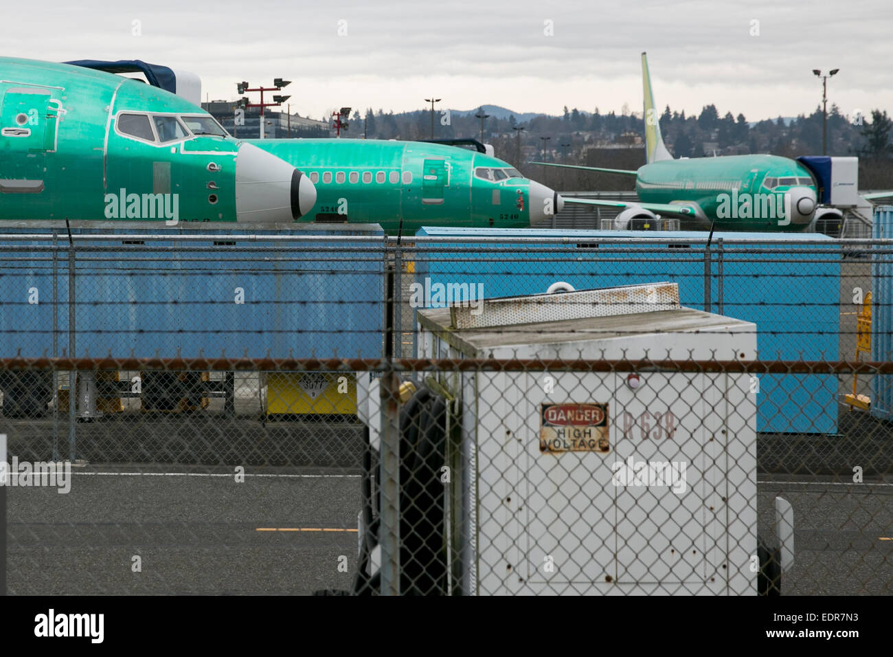 Boeing 737 attendono pittura presso la Boeing Renton fabbrica dove tutti 737 aeroplani sono costruiti di Renton, Washington. Foto Stock