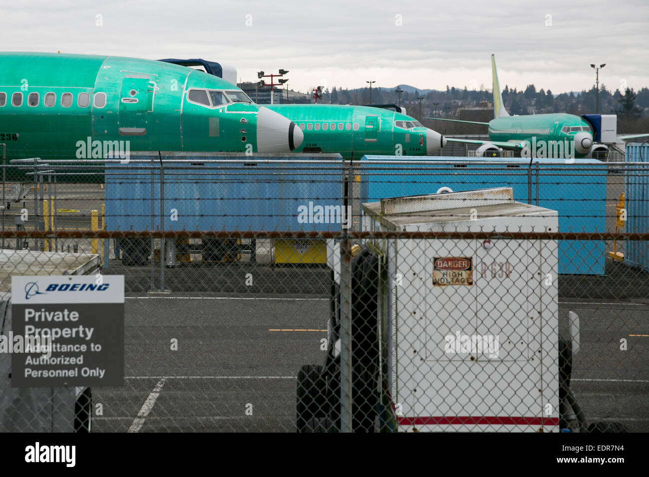 Boeing 737 attendono pittura presso la Boeing Renton fabbrica dove tutti 737 aeroplani sono costruiti di Renton, Washington. Foto Stock