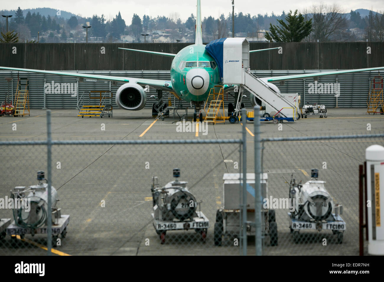 Boeing 737 attendono pittura presso la Boeing Renton fabbrica dove tutti 737 aeroplani sono costruiti di Renton, Washington. Foto Stock