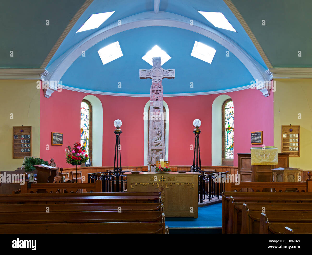 La croce di Ruthwell, anglosassone, in Ruthwell Kirk, Dumfries & Galloway, Scotland Regno Unito Foto Stock