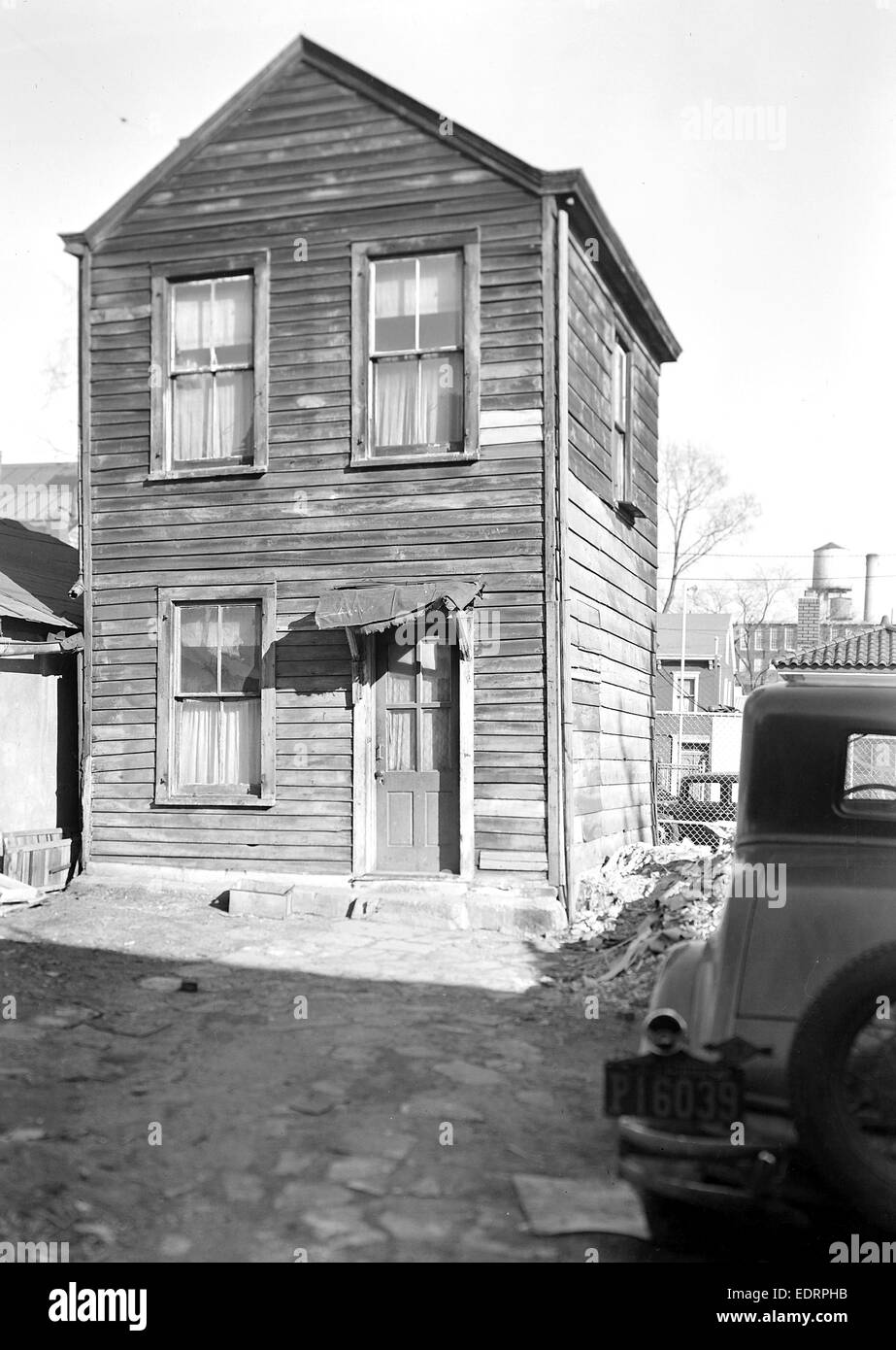 Paterson, New Jersey - Prodotti tessili. Due camere a casa (cucina sottostante e camera da letto sopra) di un vecchio pensionato seta-LAVORATORE Foto Stock