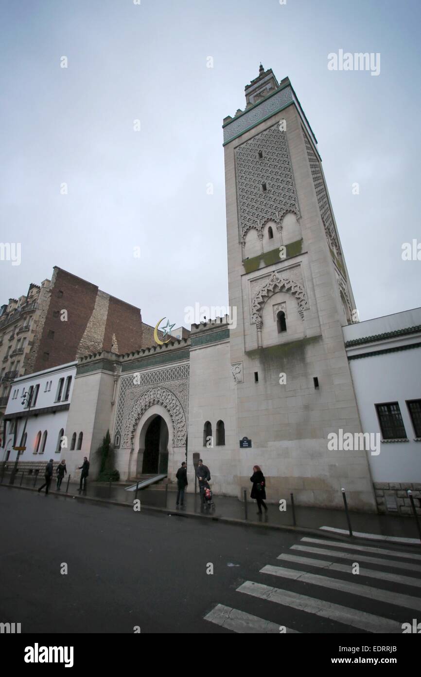 Parigi, Francia. 9 Gen, 2015. La grande moschea di Parigi (Grande Mosquée de Paris) a Parigi, Francia, 09 gennaio 2015. Dodici persone sono state uccise in un attacco su Mercoledì, 07 gennaio 2015, sul francese rivista satirica 'Charlie Hebdo." Foto: FREDRIK VON ERICHSEN/dpa/Alamy Live News Foto Stock