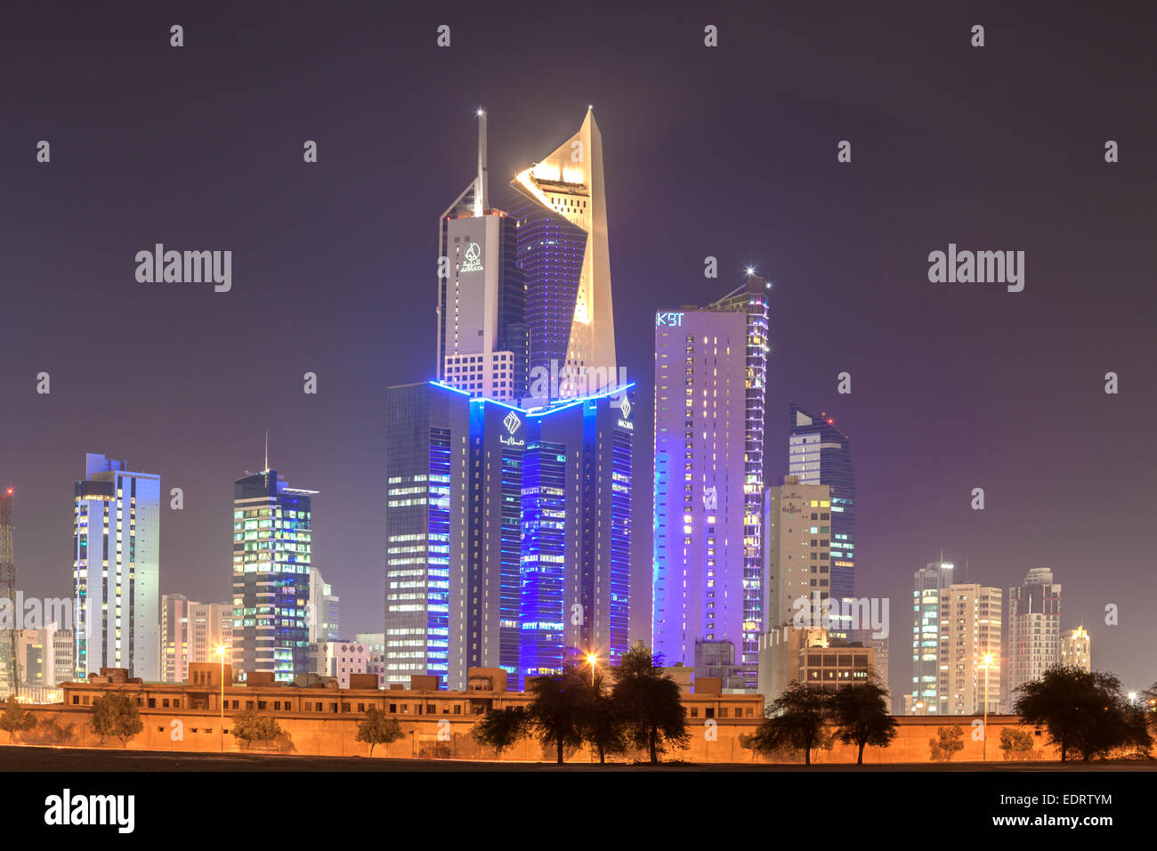 Skysrapers downtown in Kuwait City Foto Stock