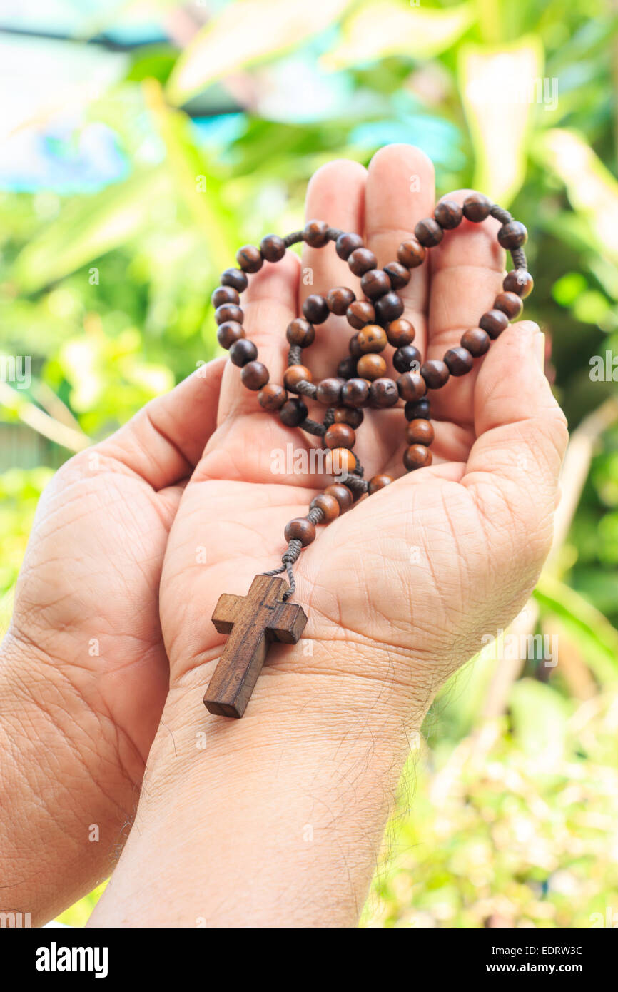 Rosario su Palm con colore verde di alberi Foto Stock