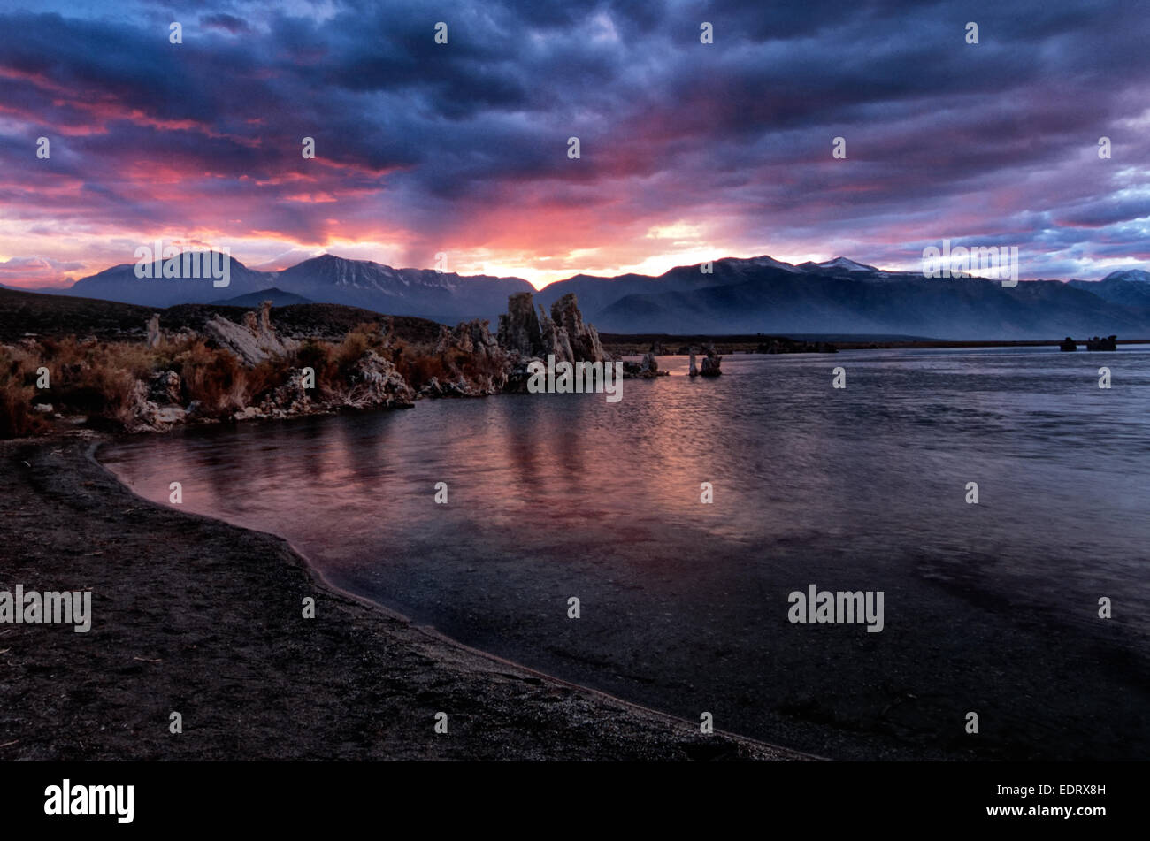 Tramonto sul lago Mono Foto Stock