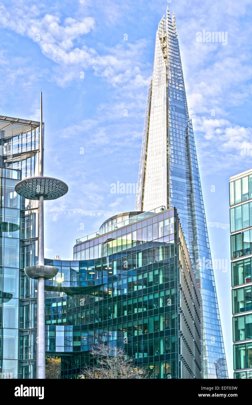 Londra THE SHARD torre e gli edifici all'interno di più Londra posto vicino al Tower Bridge Foto Stock