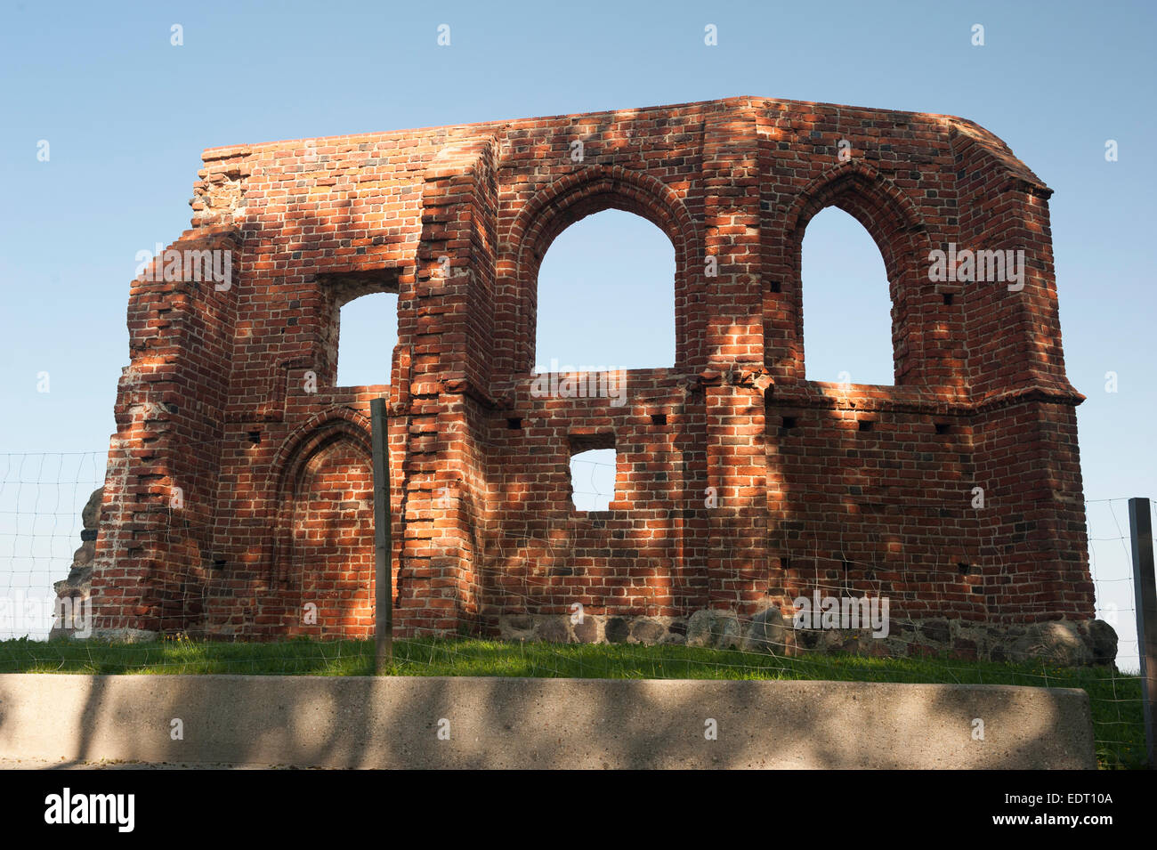 Le rovine della chiesa di Trzęsacz, Gmina Rewal, Gryfice County, West Pomerania voivodato, nel nord-ovest della Polonia, Europa Foto Stock