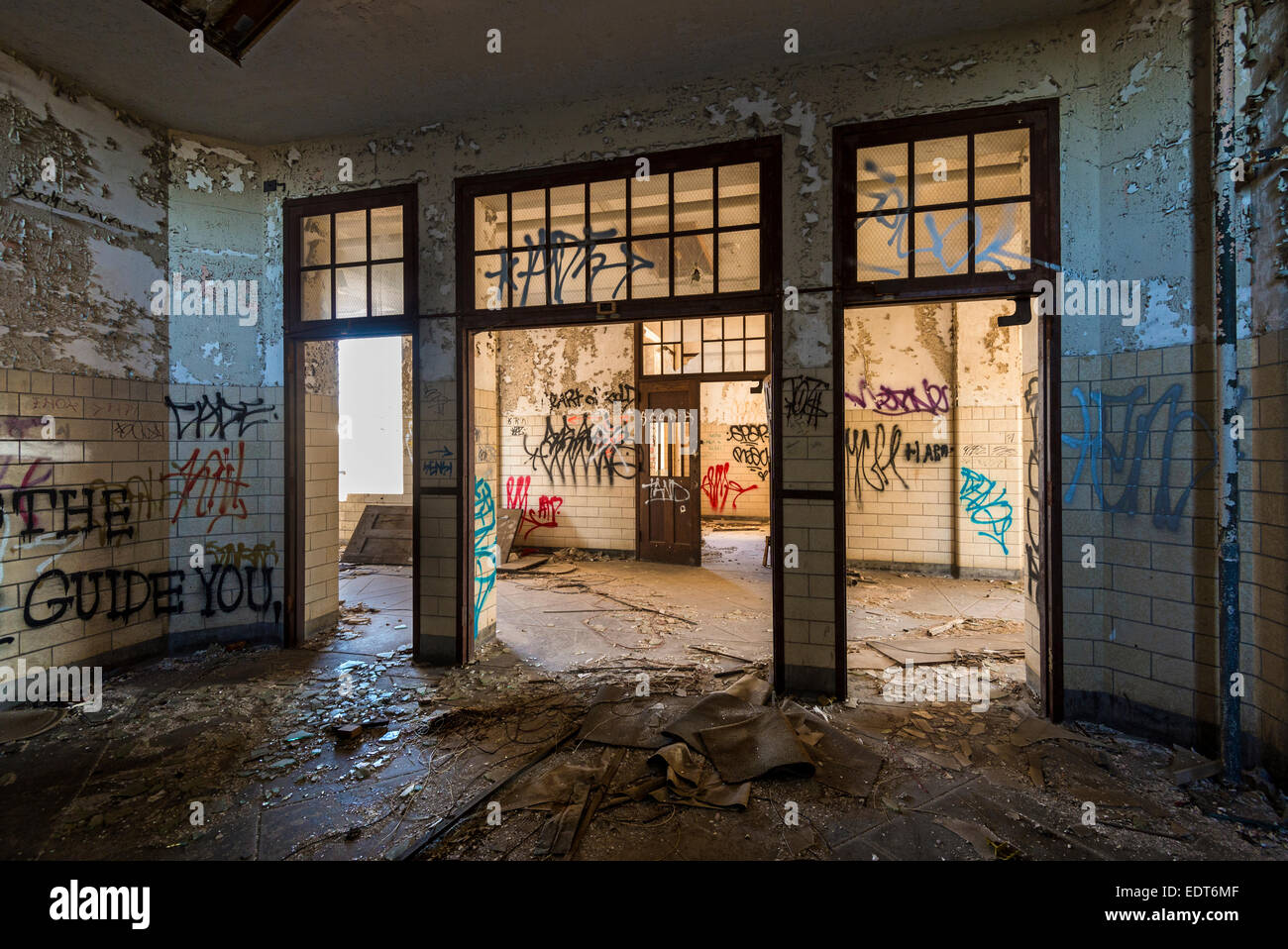 All'interno di abbandonato di alta scuola Foto Stock