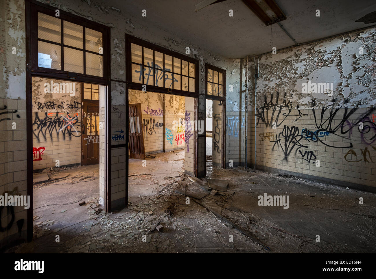 All'interno di abbandonato di alta scuola Foto Stock