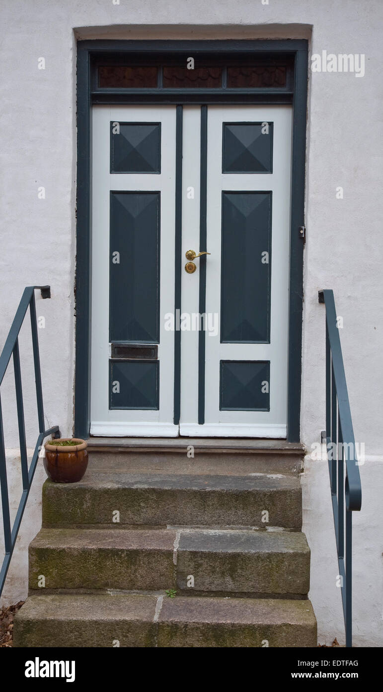 Porta a doppia anta immagini e fotografie stock ad alta risoluzione - Alamy