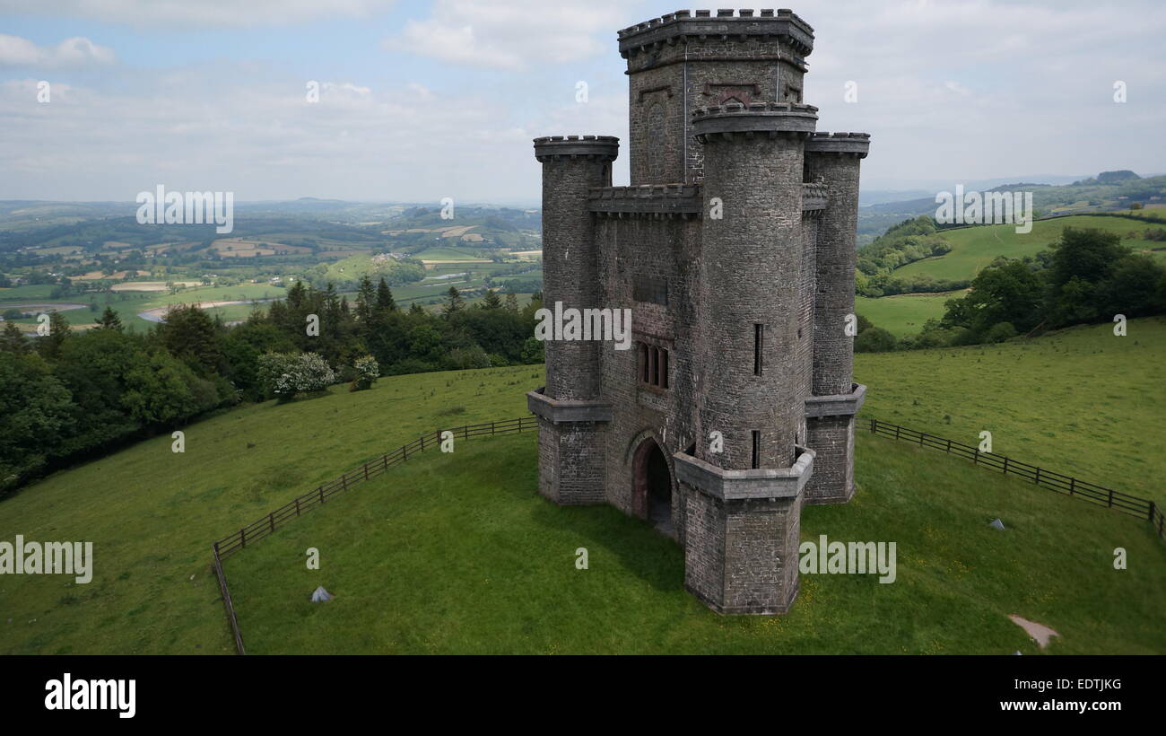 Foto aerea di Paxton's Tower in Towy Valley, Carmarthenshire, Galles. In alto sopra il Golden Grove. Foto Stock