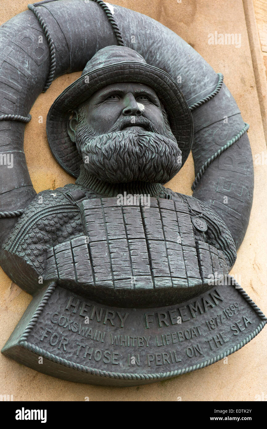 Regno Unito, Inghilterra, nello Yorkshire, Whitby, Stazione di salvataggio, coxwain Henry Freeman memorial Foto Stock