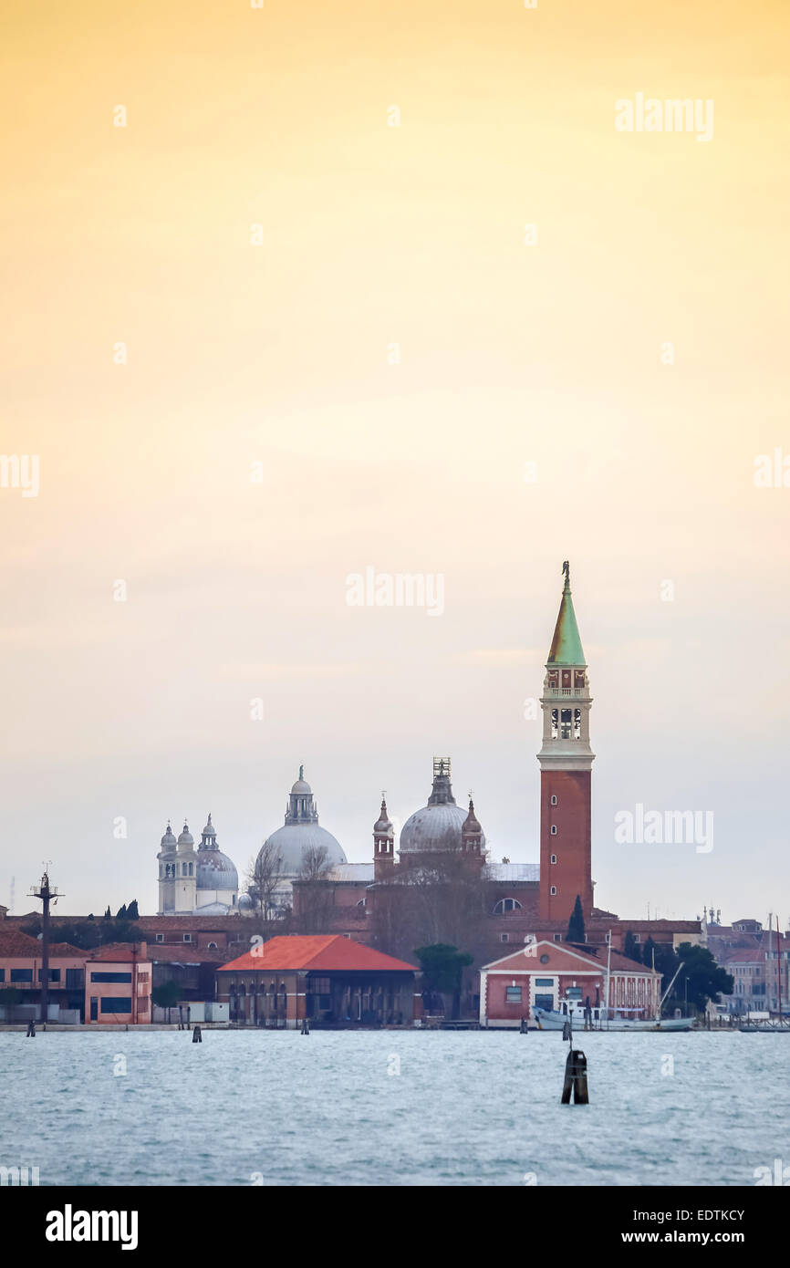 Una veduta della chiesa di San Giorgio Maggiore sull'isola di San Giorgio Maggiore a Venezia, Italia. Foto Stock