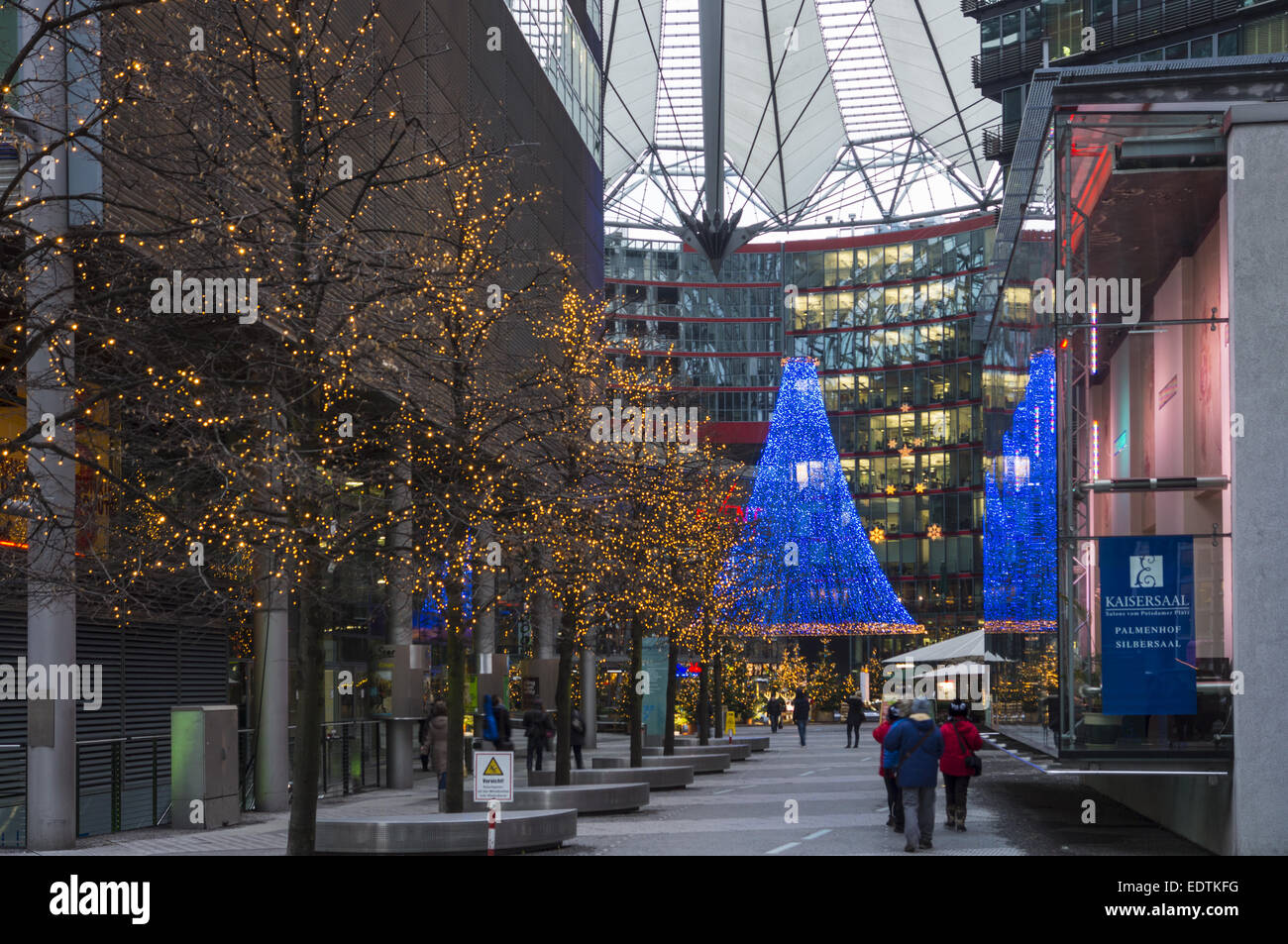 Weihnachten im il Sony Center am Potsdamer Platz di Berlino, Deutschland ,Natale per il Sony Center di Potsdamer Platz, Germania,ber Foto Stock
