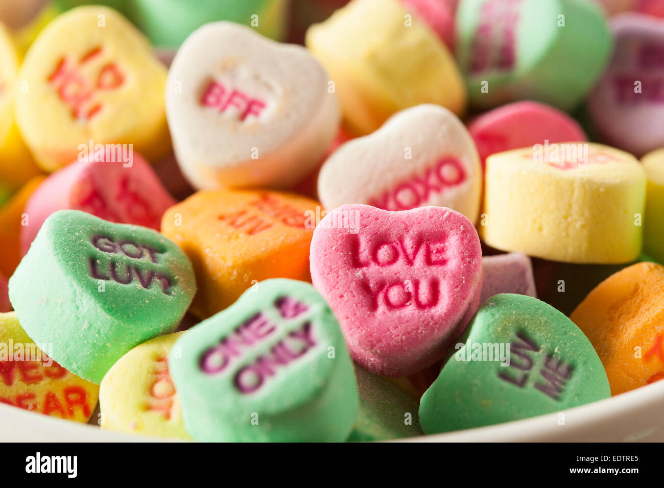 Caramelle colorate conversazione cuori per il giorno di San Valentino Foto  stock - Alamy