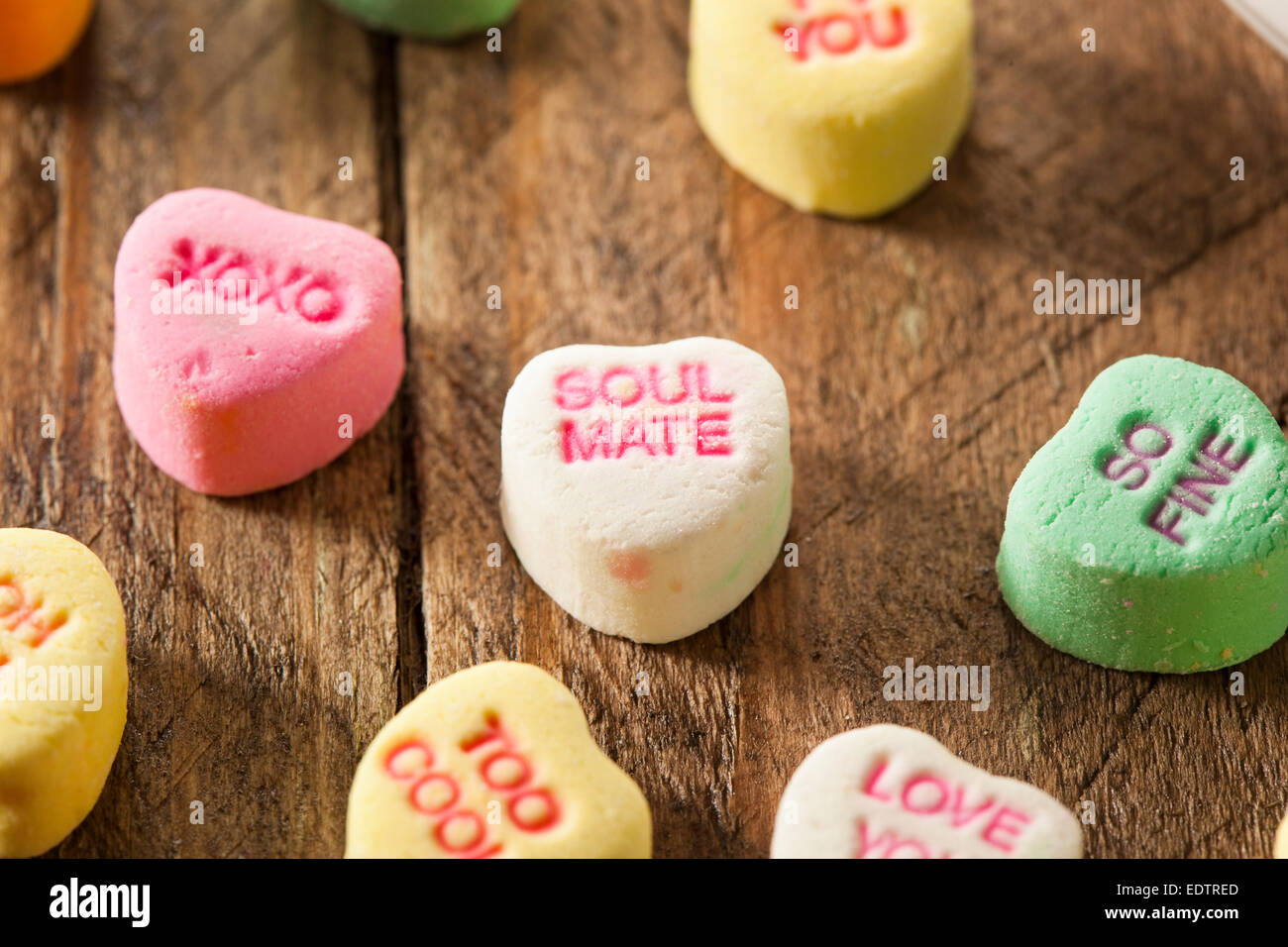 Caramelle colorate conversazione cuori per il giorno di San Valentino Foto Stock
