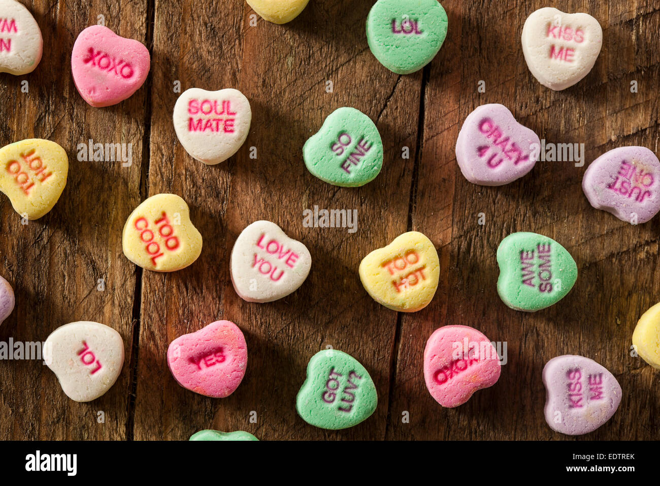 Caramelle colorate conversazione cuori per il giorno di San Valentino Foto Stock