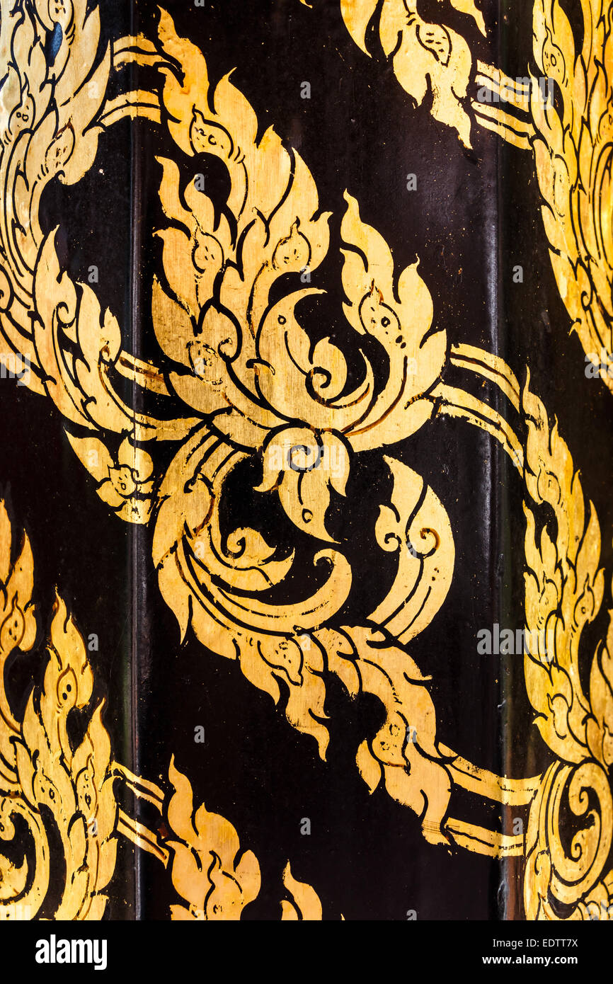 Il thai dipinto sul pilastro del tempio thailandese Foto Stock