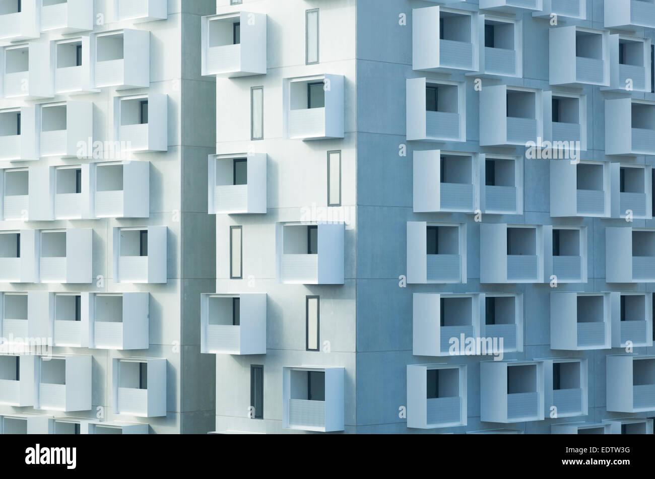 Moderno edificio di appartamenti con balconi Foto Stock