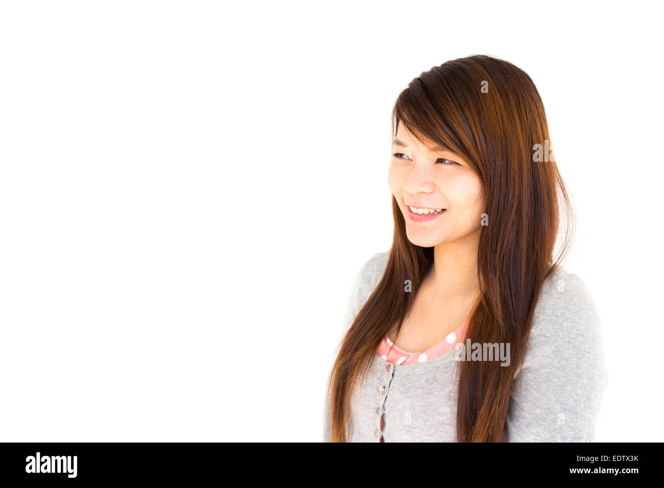 Donna asiatica sta cercando e pensando di qualcosa su sfondo bianco Foto Stock