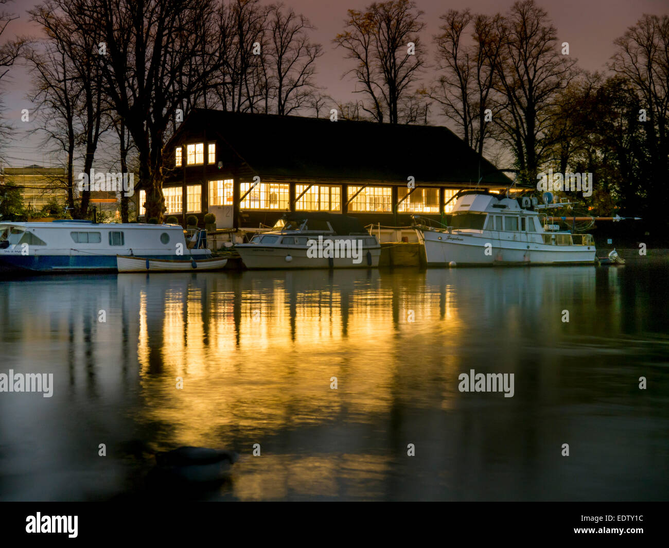 Europa, Regno Unito, Inghilterra, Thames di Fiume tramonto al Molesey Foto Stock