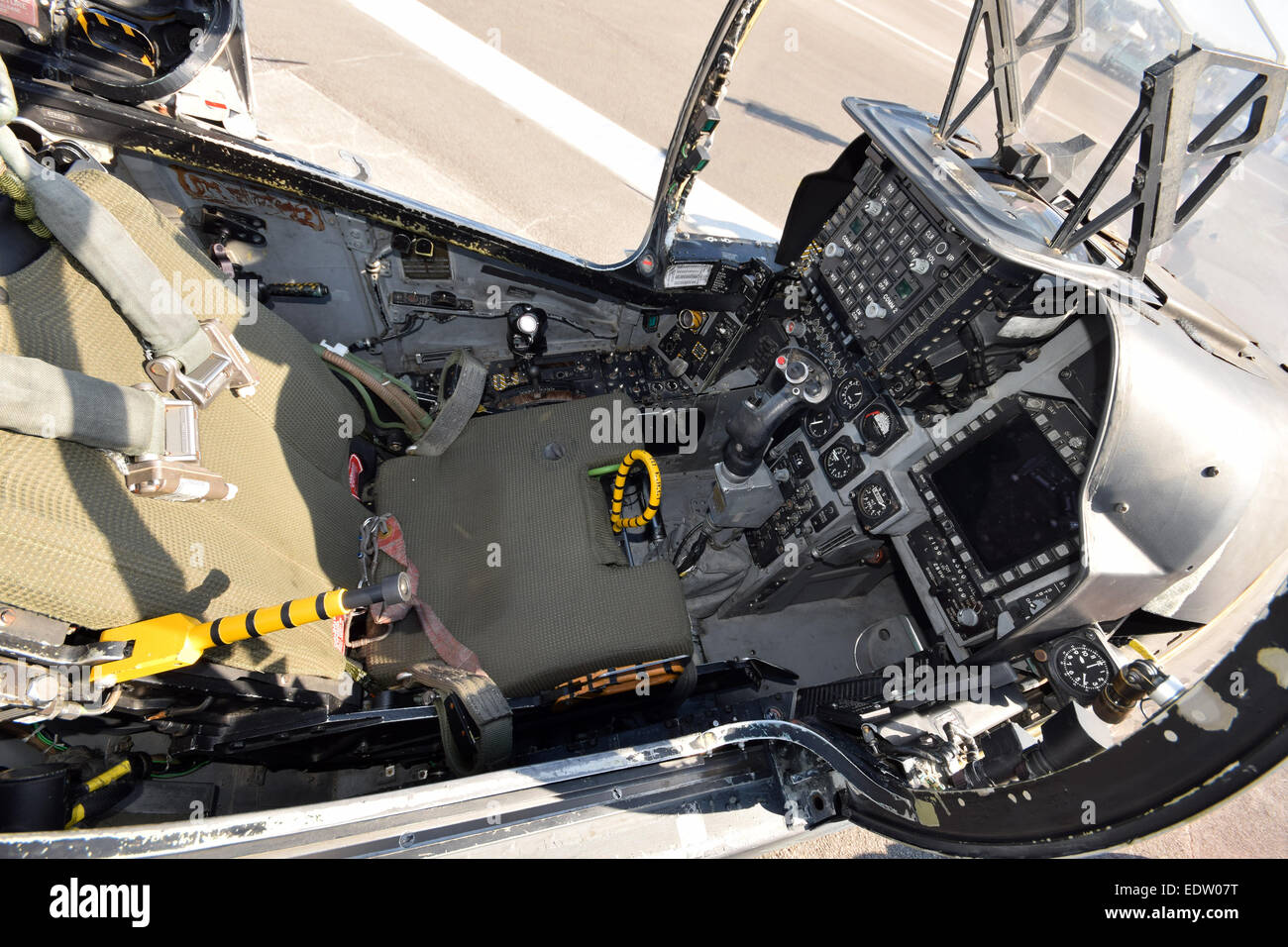 Moderni jet da combattimento cockpit e il pilota della Seat vista superiore Foto Stock