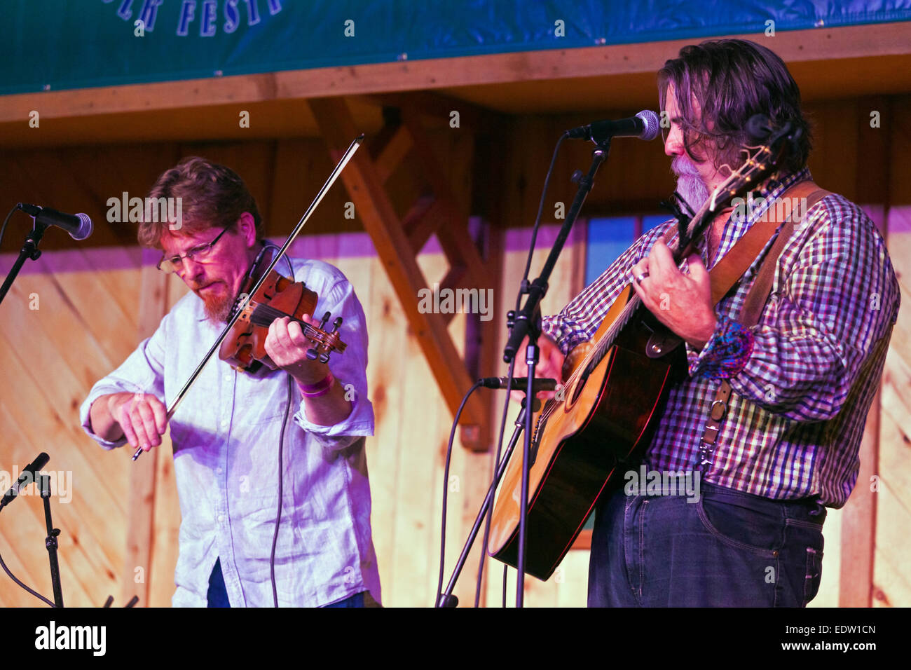 TIM OBRIEN e DARRELL SCOTT eseguire al 2014 Quattro Angoli Folk Festival - Colorado Foto Stock